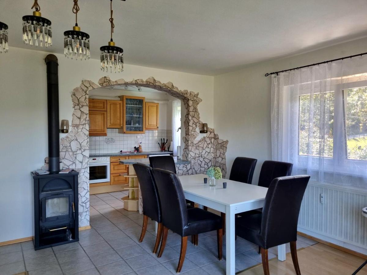 Lovely Spacious Apartment-80m2-old Style-tourist Area Apartment Rauth